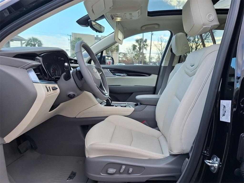 new 2025 Cadillac XT6 car, priced at $60,385