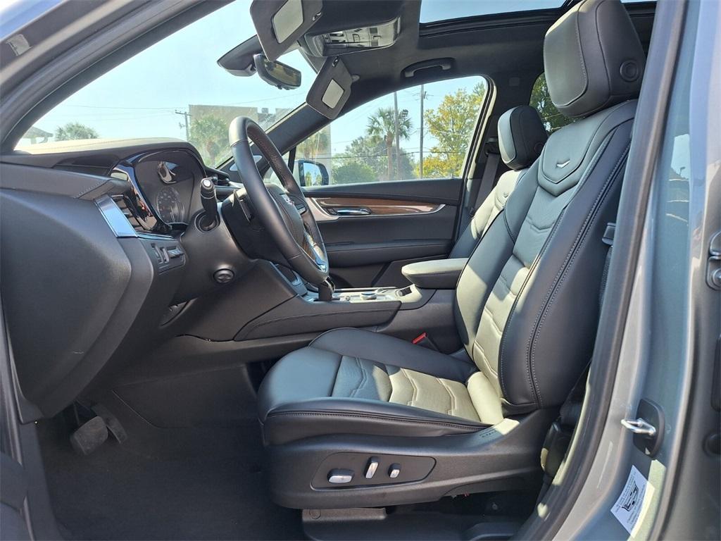 used 2024 Cadillac XT6 car, priced at $51,911