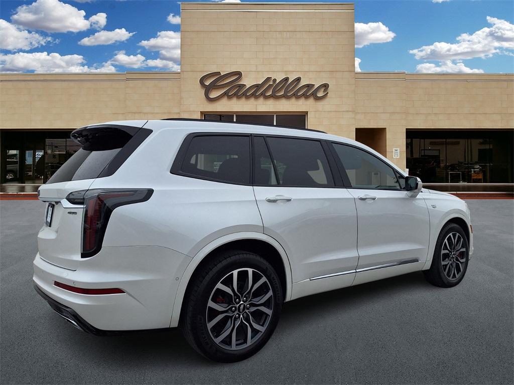 used 2022 Cadillac XT6 car, priced at $38,489