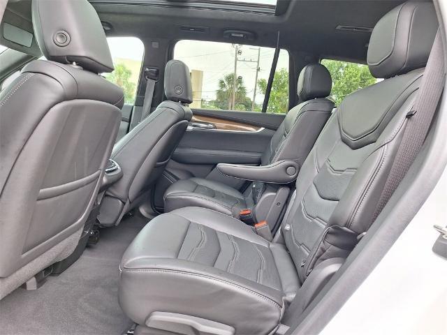 used 2022 Cadillac XT6 car, priced at $37,601