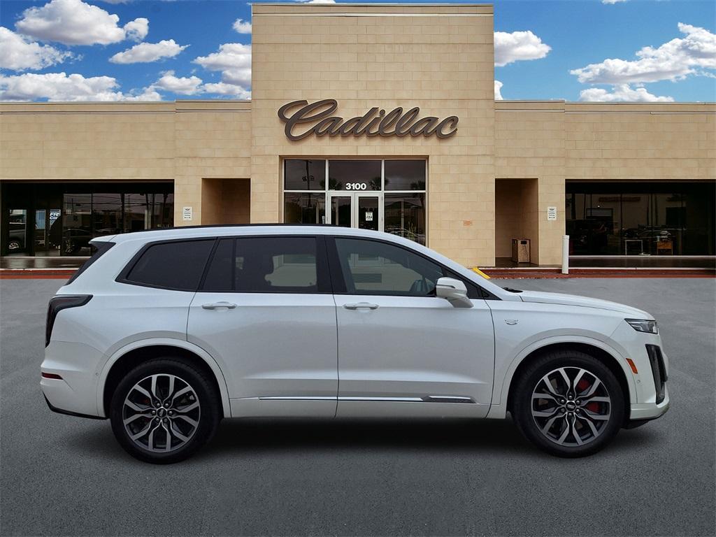 used 2022 Cadillac XT6 car, priced at $38,489