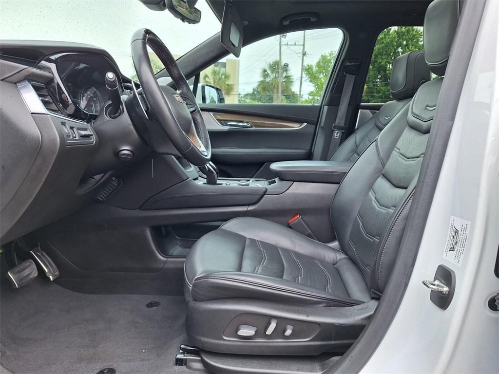 used 2022 Cadillac XT6 car, priced at $38,489