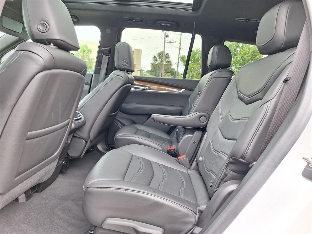 used 2022 Cadillac XT6 car, priced at $38,489