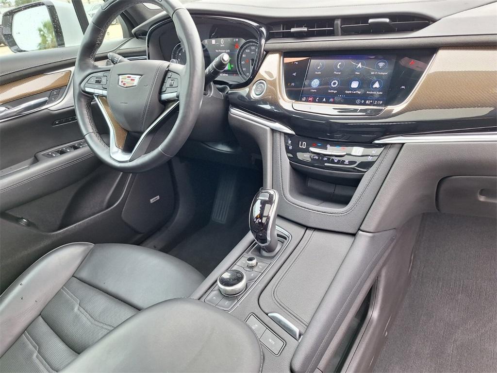 used 2022 Cadillac XT6 car, priced at $38,489