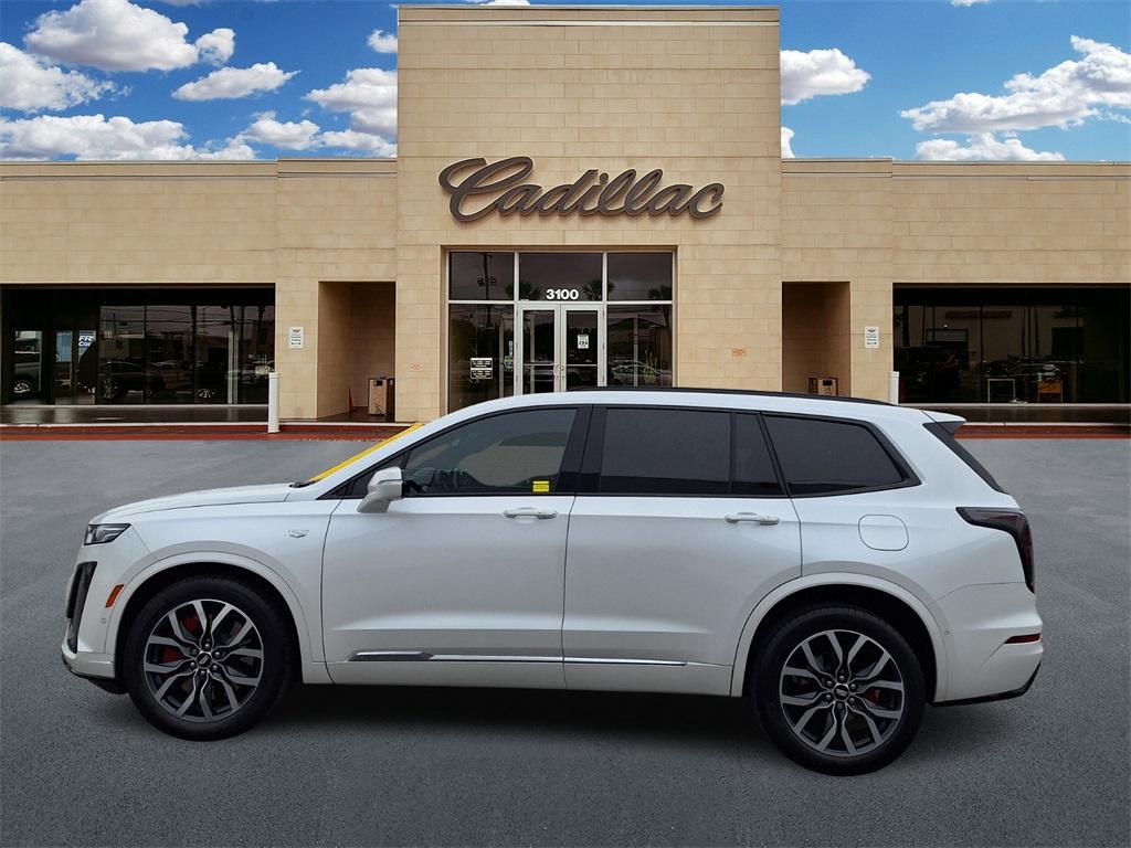 used 2022 Cadillac XT6 car, priced at $38,489