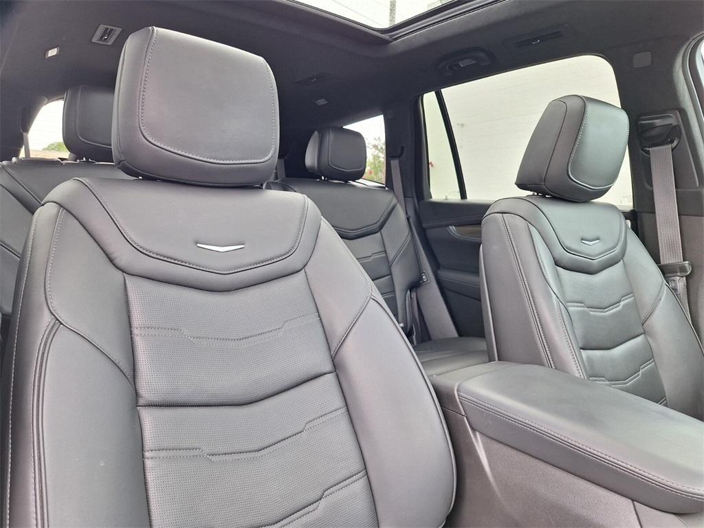 used 2022 Cadillac XT6 car, priced at $38,489