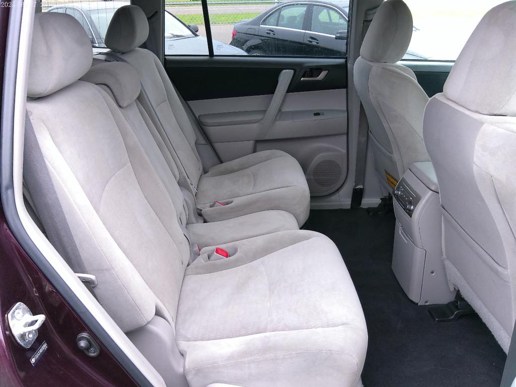 used 2011 Toyota Highlander car, priced at $8,900