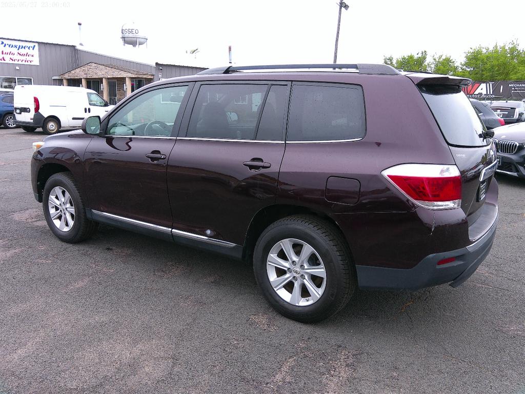 used 2011 Toyota Highlander car, priced at $8,900