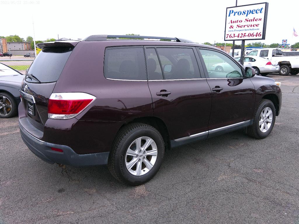 used 2011 Toyota Highlander car, priced at $8,900