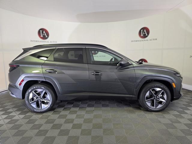 new 2025 Hyundai TUCSON Hybrid car, priced at $37,560