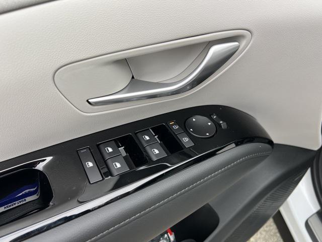 new 2026 Hyundai TUCSON Hybrid car, priced at $42,260