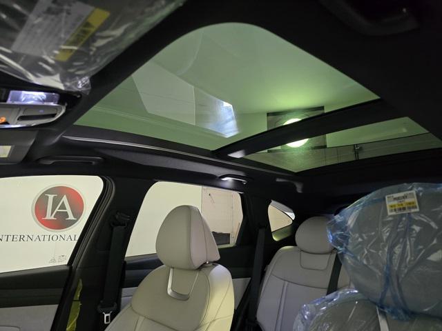 new 2025 Hyundai TUCSON Hybrid car, priced at $40,986