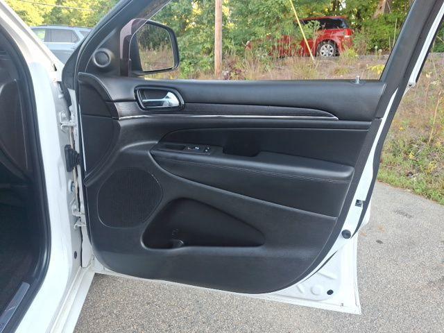 used 2021 Jeep Grand Cherokee car, priced at $28,000