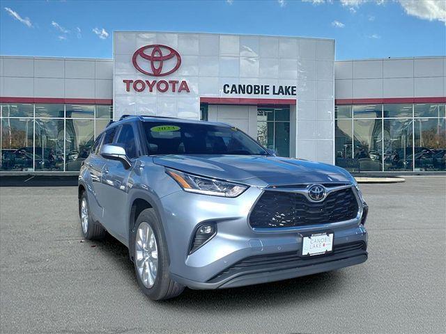 used 2023 Toyota Highlander car, priced at $40,500