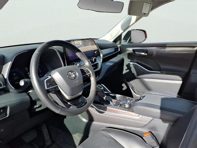 used 2023 Toyota Highlander car, priced at $40,500