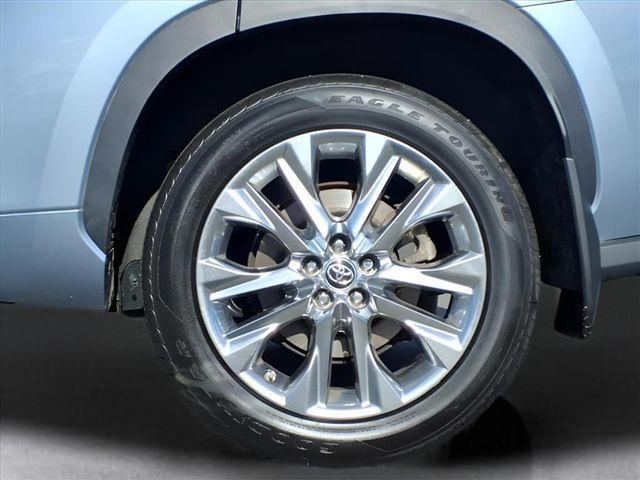 used 2023 Toyota Highlander car, priced at $40,500