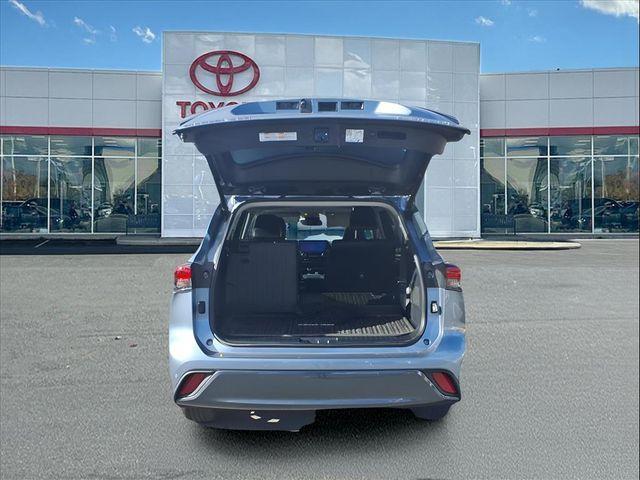 used 2023 Toyota Highlander car, priced at $40,500