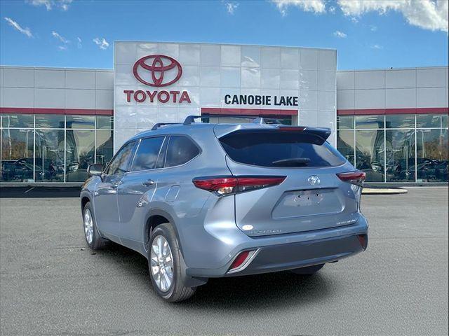 used 2023 Toyota Highlander car, priced at $40,500