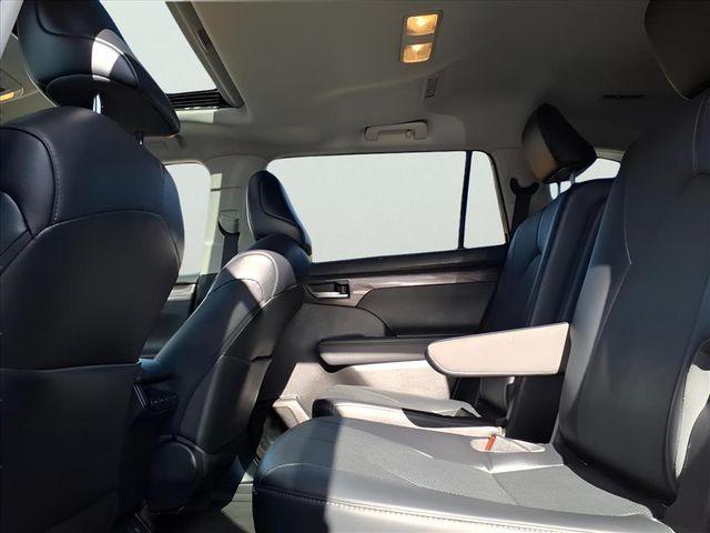 used 2023 Toyota Highlander car, priced at $40,500