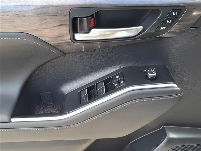 used 2023 Toyota Highlander car, priced at $40,500