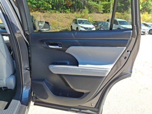 used 2024 Toyota Highlander Hybrid car, priced at $47,000
