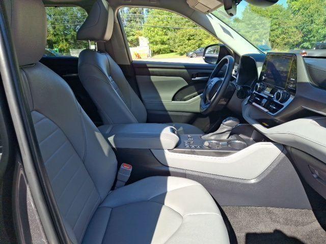 used 2024 Toyota Highlander Hybrid car, priced at $47,000