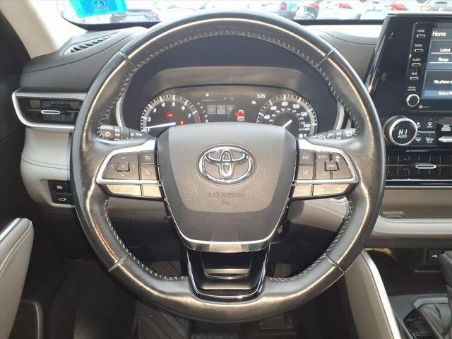 used 2021 Toyota Highlander car, priced at $33,500