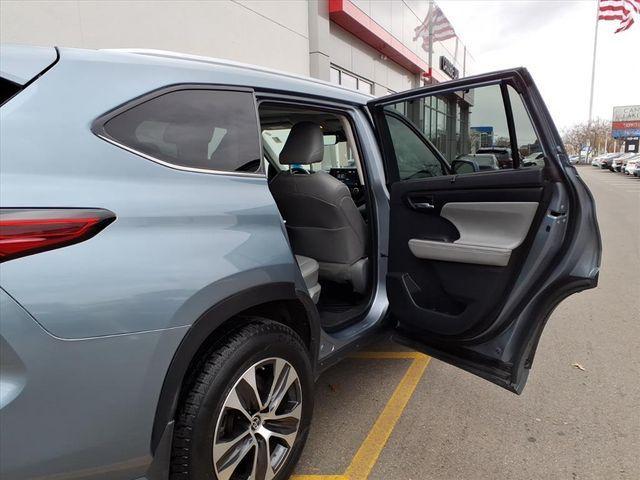 used 2021 Toyota Highlander car, priced at $33,500
