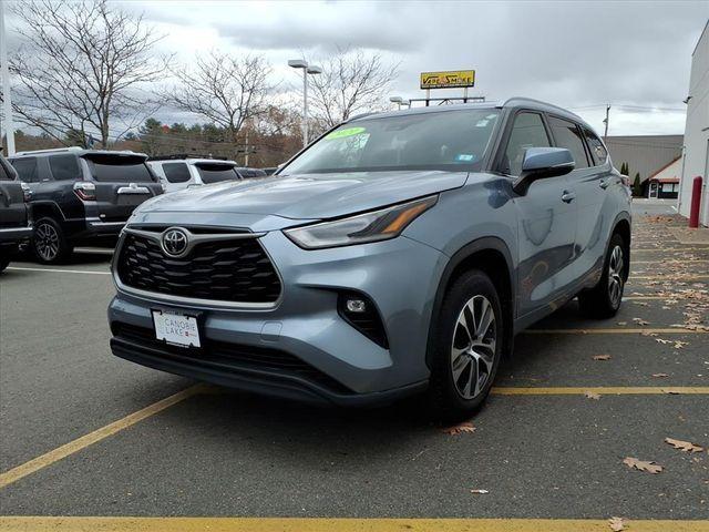 used 2021 Toyota Highlander car, priced at $33,500