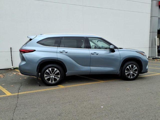 used 2021 Toyota Highlander car, priced at $33,500
