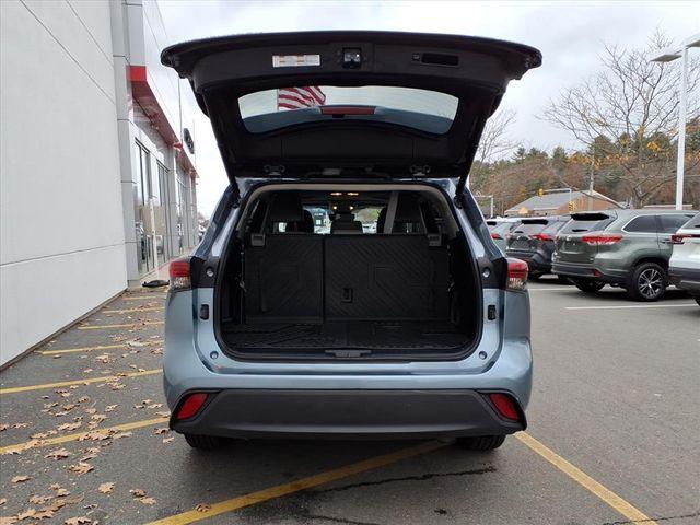 used 2021 Toyota Highlander car, priced at $33,500