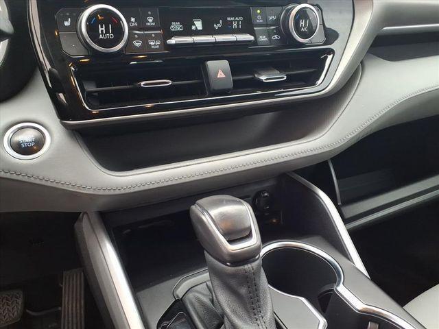 used 2021 Toyota Highlander car, priced at $33,500