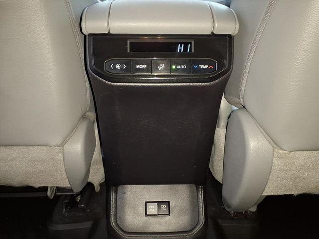 used 2021 Toyota Highlander car, priced at $33,500