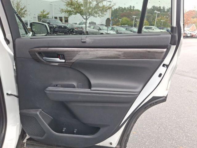 used 2025 Toyota Highlander car, priced at $51,500