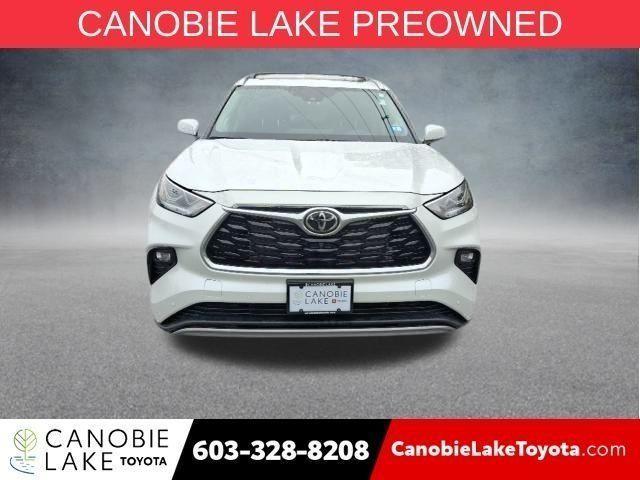 used 2025 Toyota Highlander car, priced at $51,500