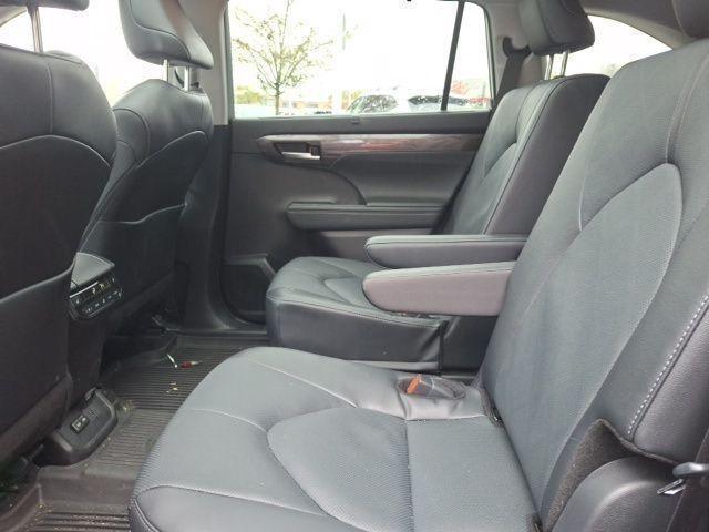used 2025 Toyota Highlander car, priced at $51,500