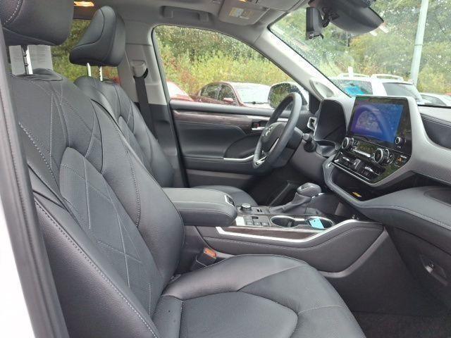 used 2025 Toyota Highlander car, priced at $51,500