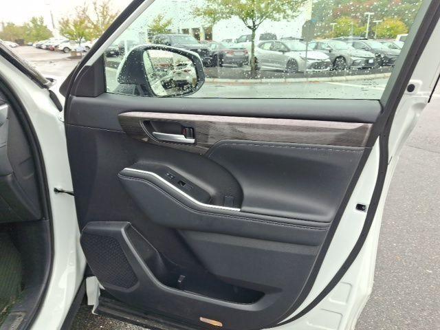 used 2025 Toyota Highlander car, priced at $51,500