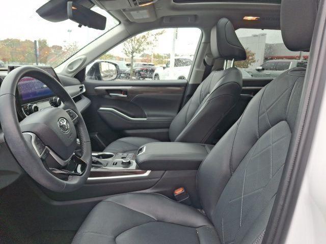 used 2025 Toyota Highlander car, priced at $51,500