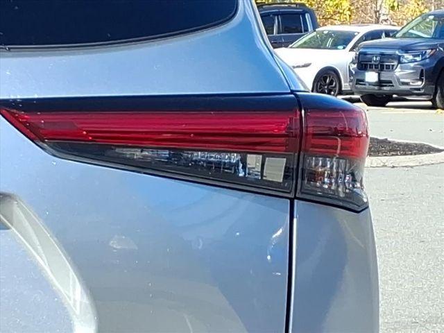 used 2021 Toyota Highlander car, priced at $26,898