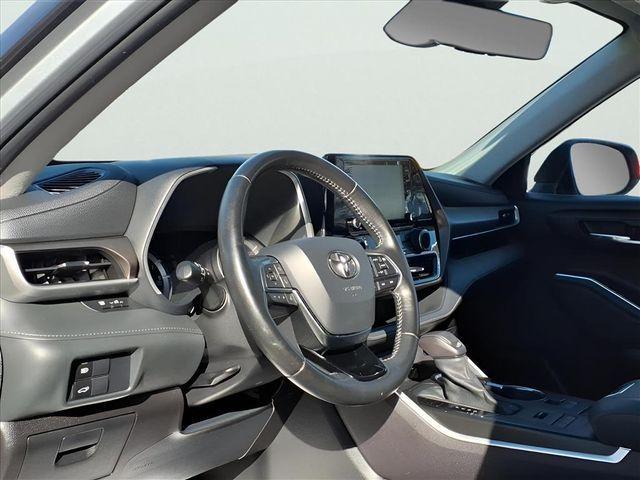used 2021 Toyota Highlander car, priced at $26,898