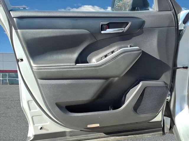 used 2021 Toyota Highlander car, priced at $26,898