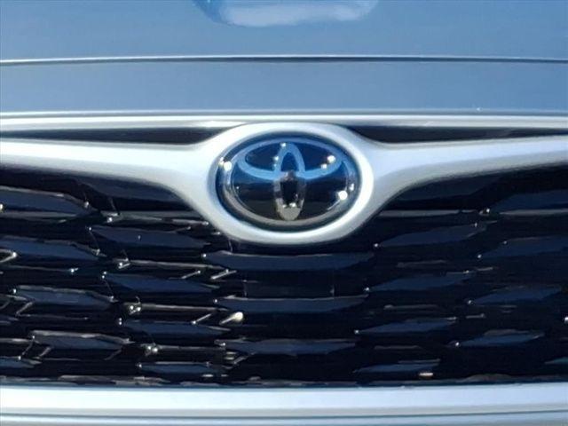 used 2021 Toyota Highlander car, priced at $26,898