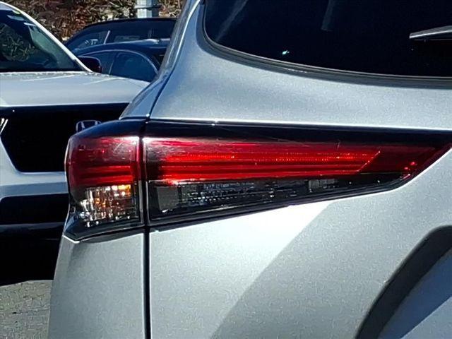 used 2021 Toyota Highlander car, priced at $26,898