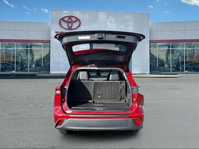used 2022 Toyota Highlander car, priced at $30,000