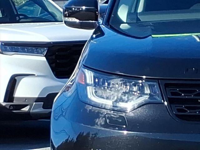 used 2018 Land Rover Discovery car, priced at $17,500