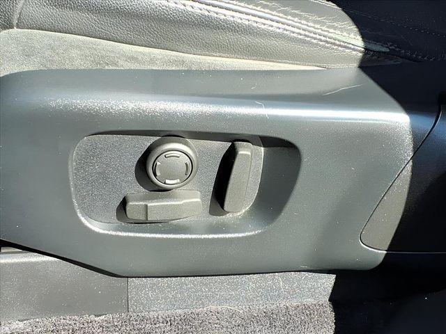 used 2018 Land Rover Discovery car, priced at $17,500