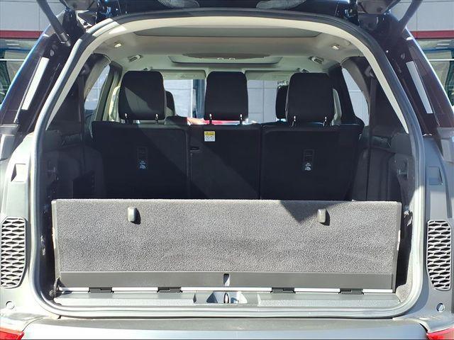 used 2018 Land Rover Discovery car, priced at $17,500