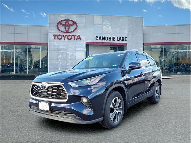 used 2022 Toyota Highlander car, priced at $28,500