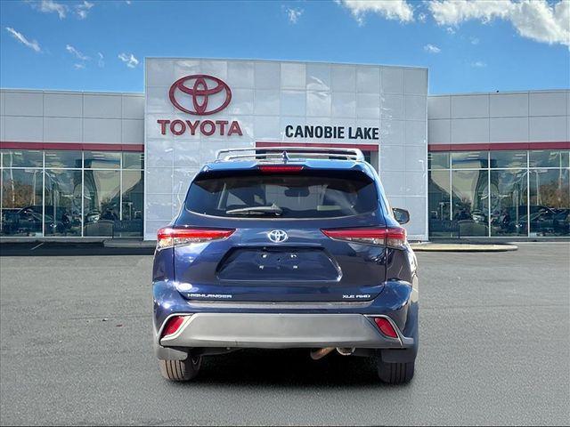 used 2022 Toyota Highlander car, priced at $28,500